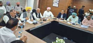 ਗੁਰਮੀਤ ਖੁੱਡੀਆਂ ਅਤੇ ਗੋਇਲ ਨੇ ਆੜ੍ਹਤੀਆਂ ਦੀਆਂ ਜਾਇਜ਼ ਮੰਗਾਂ ਦੇ ਹੱਲ ਦਾ ਦਿੱਤਾ ਭਰੋਸਾ