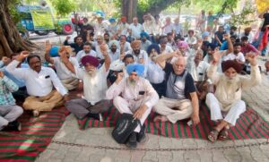 DA ਸਮੇਤ ਲੰਬਿਤ ਮੰਗਾਂ ਨੂੰ ਲੈ ਕੇ ਮੁਲਾਜ਼ਮਾਂ ਦਾ ਰੋਸ ਜਾਰੀ, ਸਰਕਾਰ ਨੇ ਲਾਗੂ ਕੀਤਾ ‘No Work, No Pay’