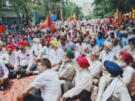 ਪੰਜਾਬ ’ਚ ਮੁਲਾਜ਼ਮਾਂ ਦਾ ਸਰਕਾਰ ਖ਼ਿਲਾਫ਼ ਰੋਸ ਤੇਜ਼, ਪਟਿਆਲਾ-ਫਰੀਦਕੋਟ ’ਚ ਬੈਰੀਕੇਡ ਤੋੜ ਕੇ ਘੇਰਾਓ
