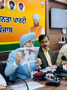 ਗੁਰਦੁਆਰਾ ਸਾਹਿਬ ਦੀ ਪਵਿੱਤਰਤਾ ਨੂੰ ਸਿਆਸੀ ਹਿੱਤਾਂ ਲਈ ਵਰਤਣਾ ਬੇਹੱਦ ਮੰਦਭਾਗਾ : ਫੂਲਕਾ