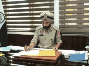 ਮੁੱਖ ਮੁਲਜ਼ਮ ਅਸ਼ਵਨੀ ਕੁਮਾਰ ਦੇ ਕਥਿਤ ਸਾਥੀ ਨੂੰ ਪੁਲਿਸ ਨੇ ਕੀਤਾ ਗ੍ਰਿਫ਼ਤਾਰ; ਪਰਿਵਾਰਕ ਮੈਂਬਰਾਂ ਨੂੰ ਹਿਰਾਸਤ ’ਚ ਲੈਣ ਦੀ ਵੀ ਖ਼ਬਰ